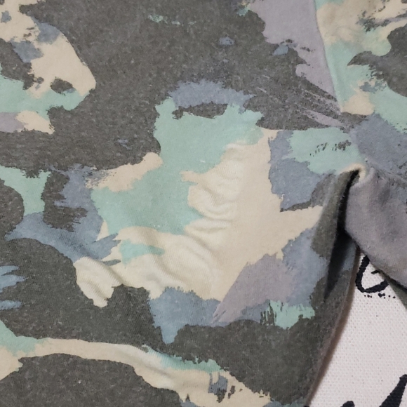 🎫FREE with purchase Aritzia talula camo leggings - Picture 8 of 8